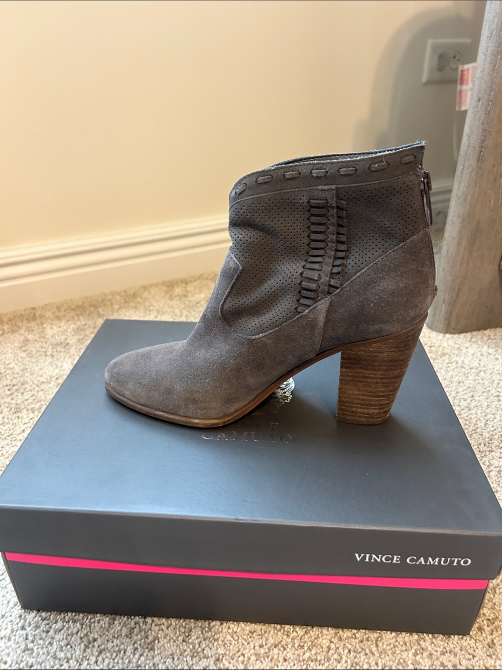 Vince Camuto VC- FretziaCharcoal Suede Ankle Boots size 8